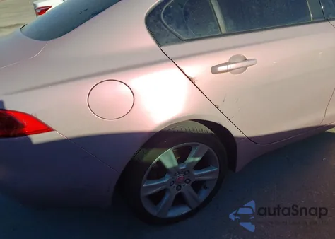 2018 Jaguar Xe 25T Prestige из США, поврежденный, VIN SAJAK4FX4JCP35415